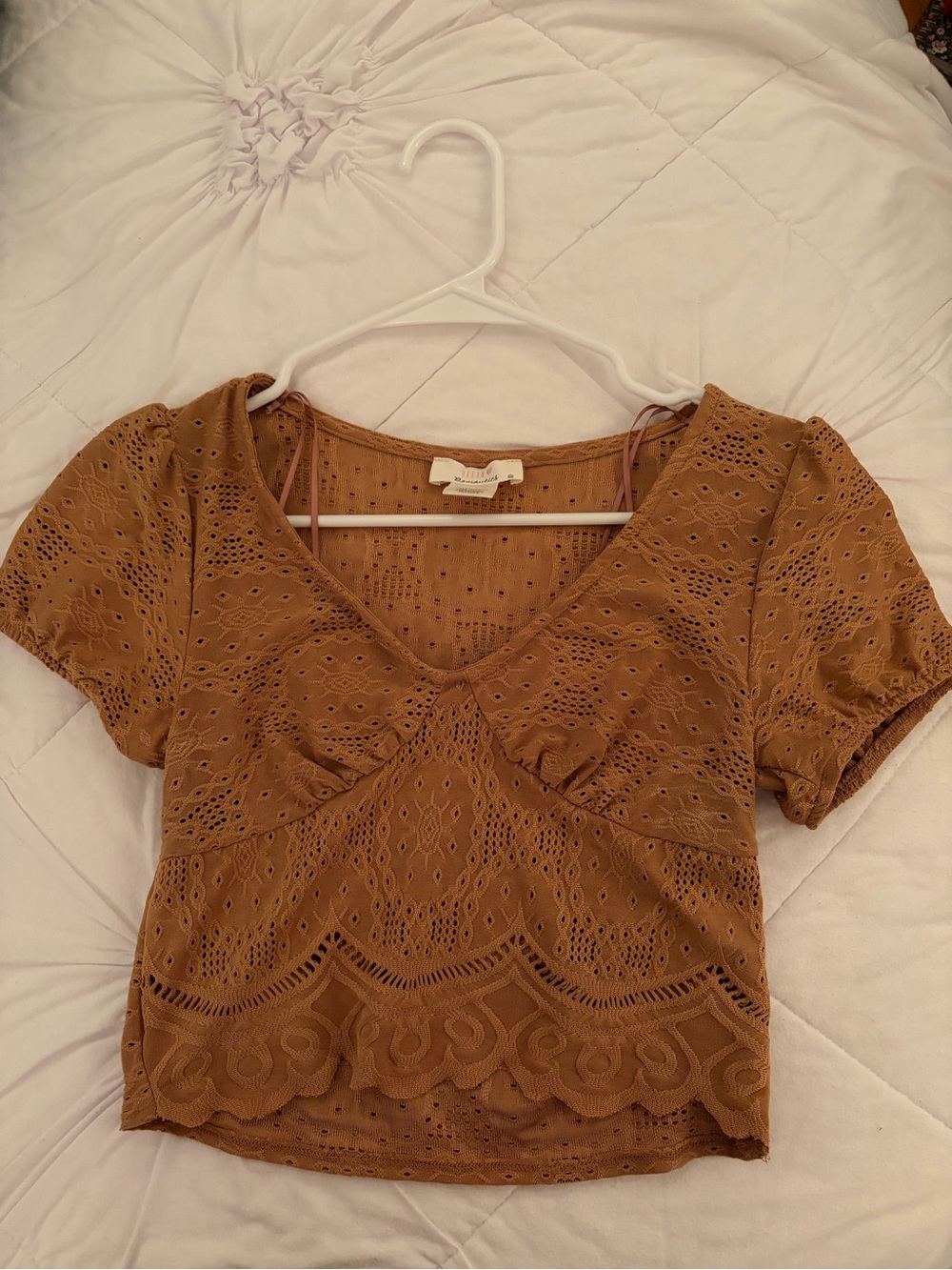 URBAN Romantics Camel Eyelet V-Neck Crop Top